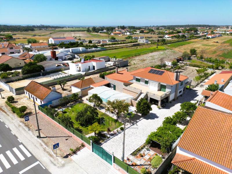 Quinta  com Moradia T6, Casa T2, Piscina Aquecida -  Salvaterra de Magos