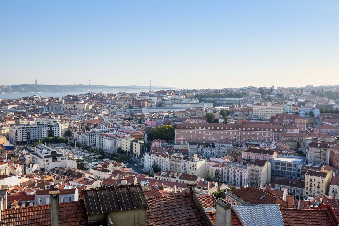 Todos esperam por quebras nos preços das casas em Portugal, mas os preços continuam a subir ...